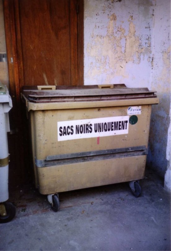 sacs noirs uniquement